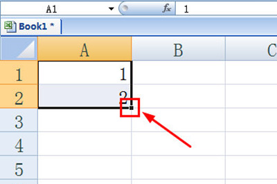 Excel怎么拉出1至100 一填一拖就搞定